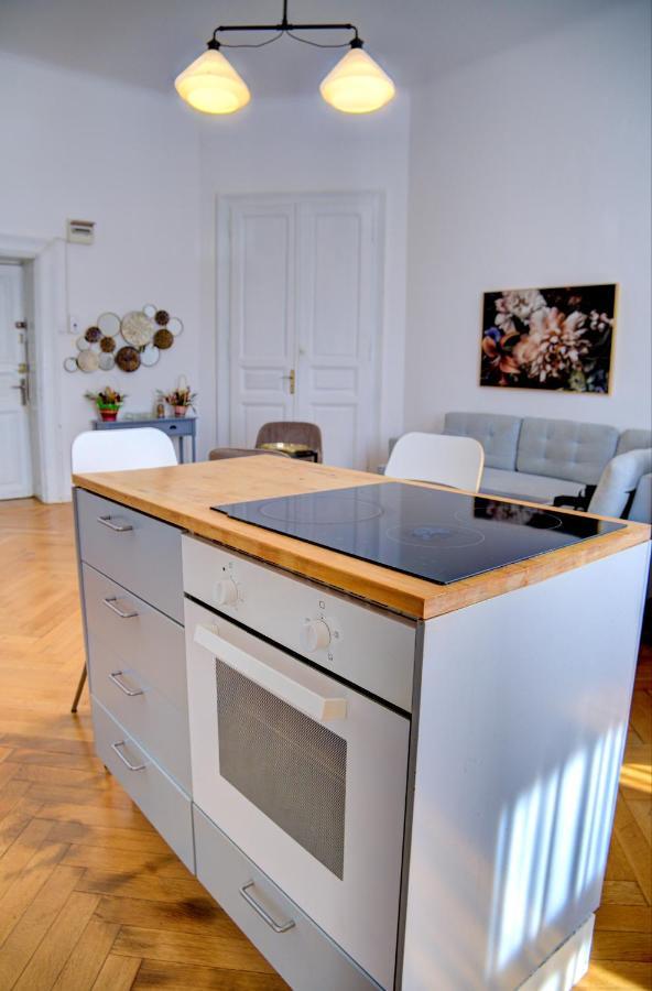 Ultracentral Cozy Apartment On Calea Victoriei With Amazing View Bucarest Extérieur photo